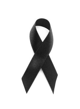 Beyaz arka planda siyah saten kurdele. Melanoma kavramı