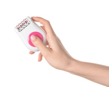 Beyaz arka planda modern epilatörlü kadın eli