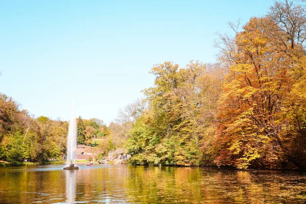 Beau Lac Avec Des Arbres Automne Dans Parc — Photo