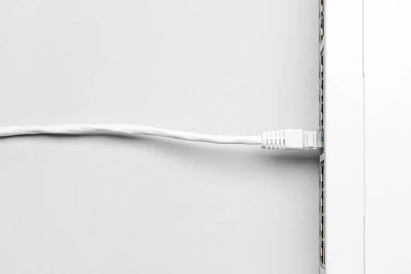 Conmutador Moderno Con Cable Internet Sobre Fondo Claro Primer Plano —  Fotos de Stock