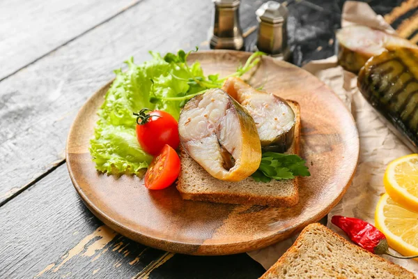 Plate Pieces Smoked Mackerel Fish Bread Table — Stock Photo, Image