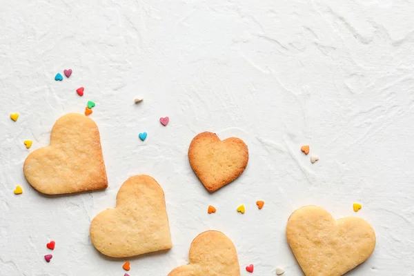 Вкусное Печенье Форме Сердца Белом Фоне Празднование Дня Святого Валентина — стоковое фото