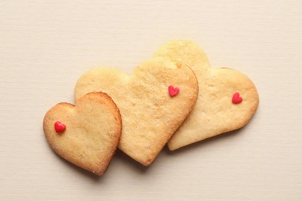 Savoureux Biscuits Forme Coeur Sur Fond Beige Fête Saint Valentin — Photo