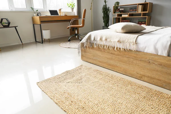 Stylish Wicker Rug Floor Modern Bedroom — Stock Photo, Image