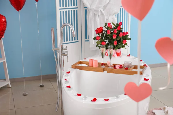 Interno Bella Camera Con Vasca Bagno Rose Arredamento San Valentino — Foto Stock
