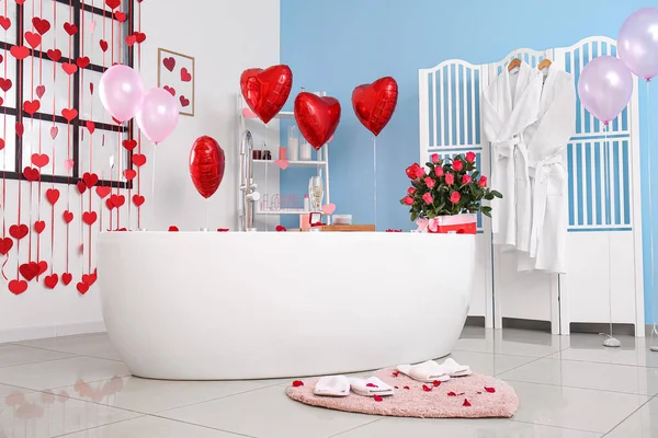 Interieur Eines Schönen Zimmers Mit Badewanne Rosen Und Dekor Zum — Stockfoto