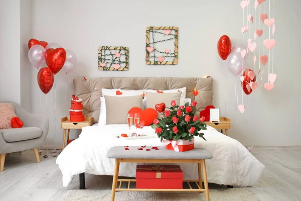 Interior Beautiful Bedroom Roses Glasses Champagne Decor Valentine Day — Stock Photo, Image