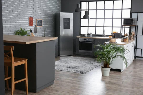 Interior Dari Dapur Bergaya Dengan Furnitur Modern Dapur Dan Jendela — Stok Foto