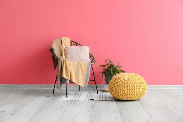 Pouf Houseplant Armchair Plaid Pillow Color Wall Room — Stock Photo, Image