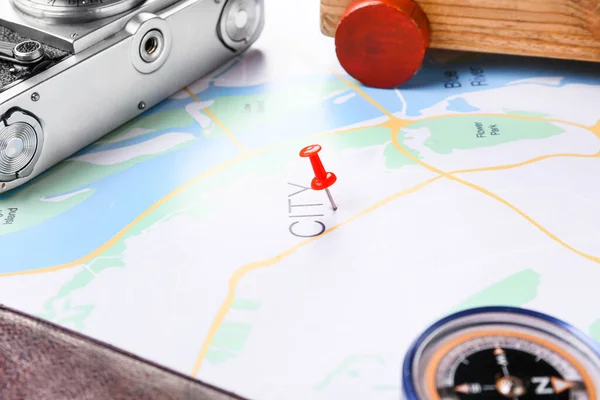 Photo Camera Wooden Car Compass Red Pin Map Closeup — Stock Photo, Image