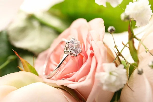 Beautiful Silver Engagement Ring Rose Flower Closeup — Stock Photo, Image