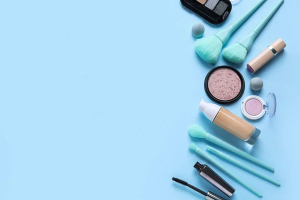 Diferentes Productos Maquillaje Sobre Fondo Azul — Foto de Stock