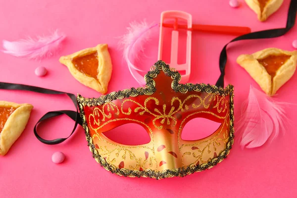 Karneval Maska Hamantaschen Cookies Chrastítkem Pro Purim Dovolenou Barevném Pozadí — Stock fotografie