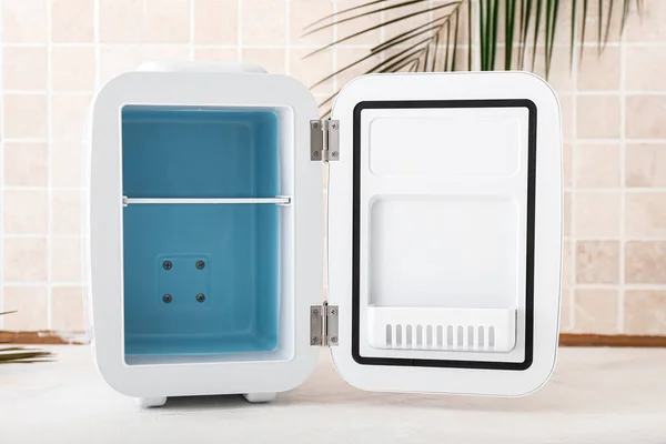 화장품 냉장고와 — 스톡 사진