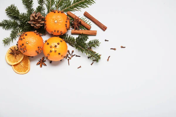 Handmade Christmas Decoration Made Tangerines Cloves Fir Branch Light Background — Stock Photo, Image
