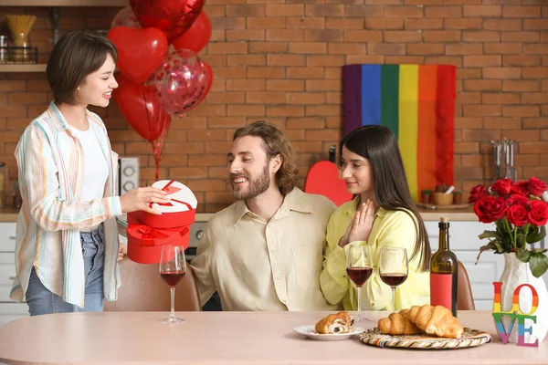 Man Two Beautiful Women Celebrating Valentine Day Home Polyamory Concept — Stock Photo, Image