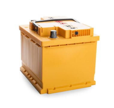 Beyaz arka planda modern araba aküsü