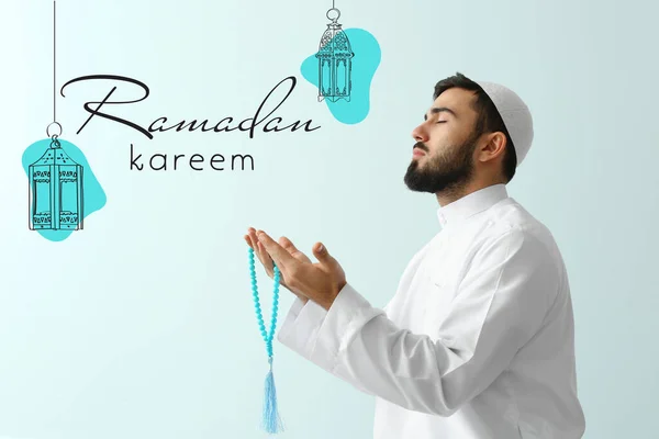Moslim Man Biddend Met Tasbih Lichte Achtergrond Ramadan Viering — Stockfoto