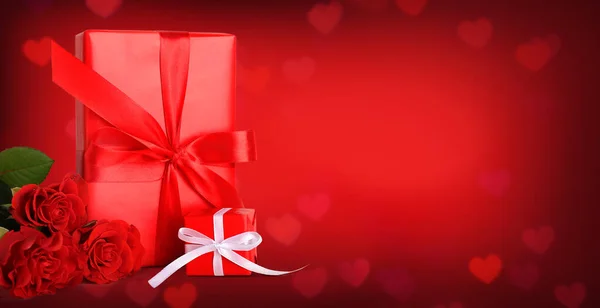 Regalos Para San Valentín Rosas Sobre Fondo Rojo Con Espacio — Foto de Stock