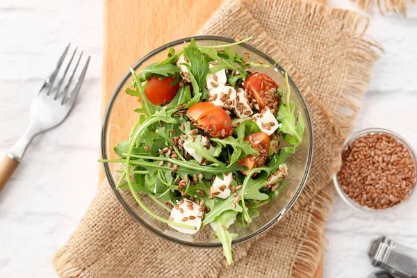 Bol Avec Salade Légumes Sains Savoureux Sur Table — Photo