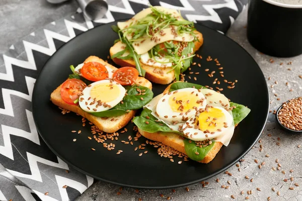 Plate Fresh Toasts Grunge Background — Stock Photo, Image