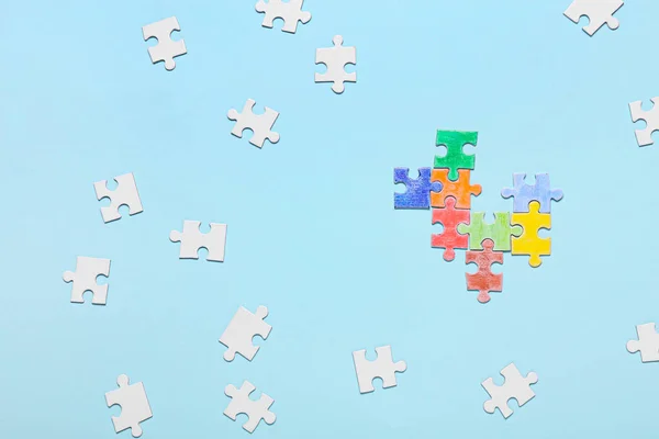 Différentes Pièces Puzzle Sur Fond Couleur Concept Trouble Autiste — Photo