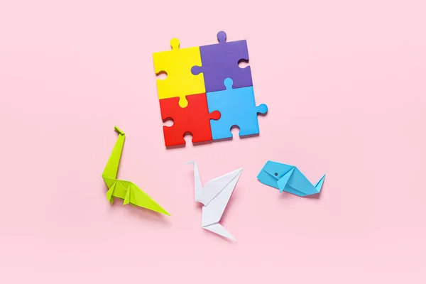 Färgglada Pusselbitar Och Origami Färg Bakgrund Begreppet Autistisk Störning — Stockfoto