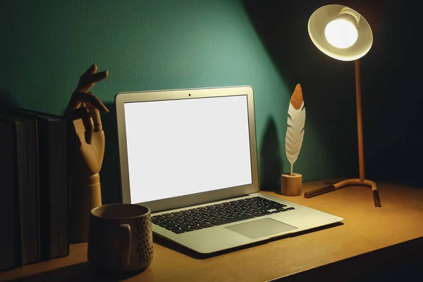 Modern Workplace Open Laptop Glowing Lamp Green Wall Dark Room — Stock Photo, Image