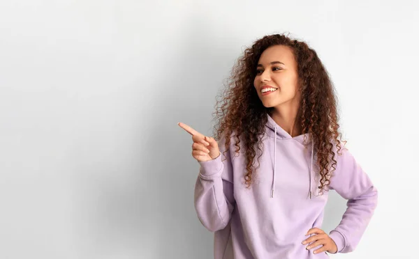 Beautiful Young African American Woman Stylish Hoodie Pointing Something Light — Stock Photo, Image