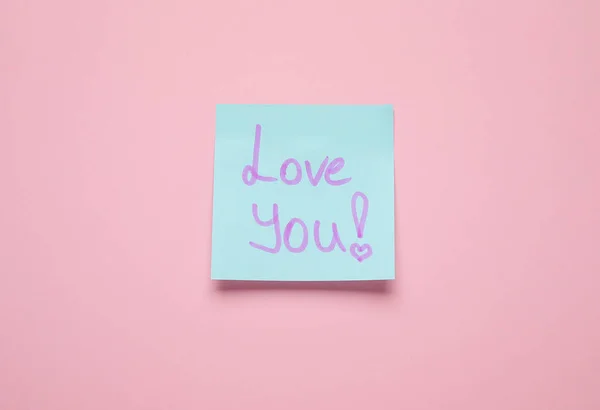 Nota Pegajosa Con Texto Love You Sobre Fondo Rosa — Foto de Stock