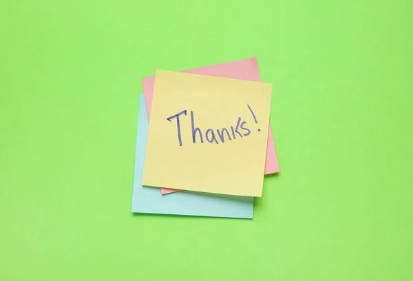 Sticky Notes Word Thanks Green Background — Stock Photo, Image