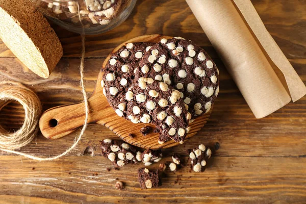 Board Tasty Cookies White Chocolate Chips Wooden Background — Stock Photo, Image