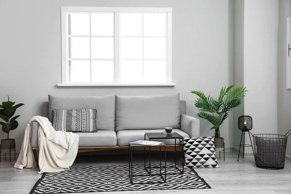 Interior Modern Ruangan Dengan Meja Kopi Dan Sofa — Stok Foto