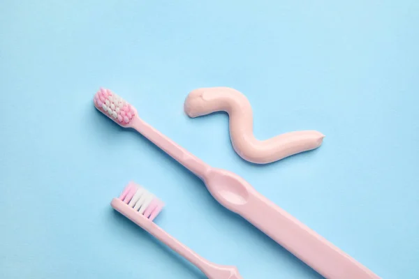 Sample Toothpaste Brushes Blue Background Closeup — Stock Photo, Image