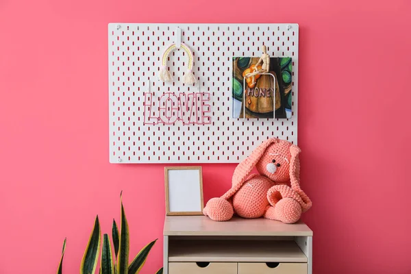 Table Toy Frame Pegboard Hanging Pink Wall — Stock Photo, Image