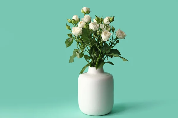 Vase Bouquet Beautiful Roses Green Background — Stock Photo, Image