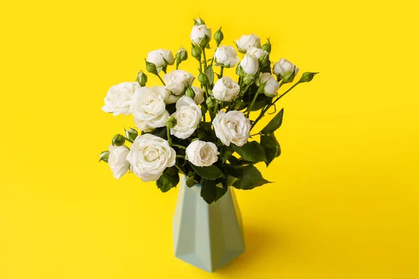 Vase Bouquet Beautiful Roses Yellow Background — Stockfoto