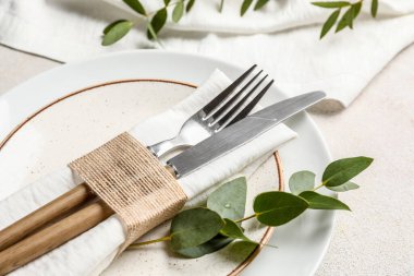 Açık arkaplanda düğün için güzel bir masa, yakın plan.