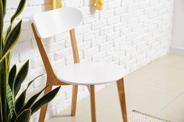 Sandalyesi Olan Modern Bir Oda — Stok fotoğraf