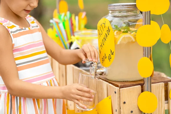 Cute Child Buying Lemonade Park — Stock Photo, Image