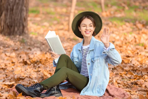 Smiling Woman Book Plaid Autumn Park — Stock Photo, Image