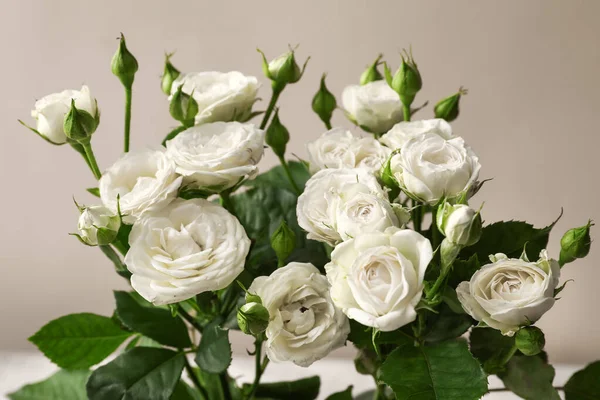 Bouquet Beautiful Fresh Roses Beige Background Closeup — Stock Photo, Image