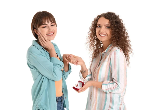 Jong Lesbisch Vrouw Aanzoek Naar Haar Vriendin Wit Achtergrond — Stockfoto