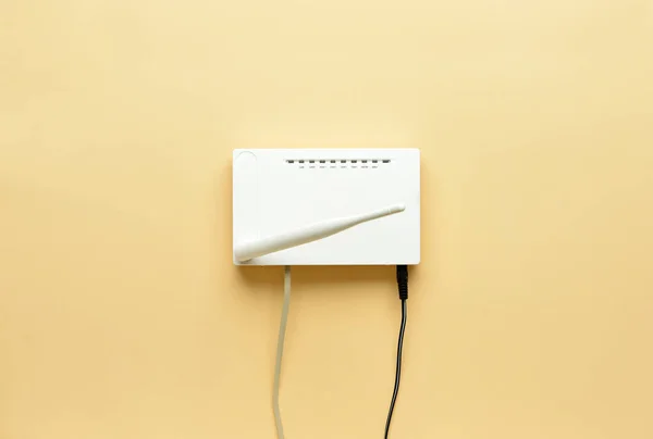 Router Con Antenna Cavi Rete Sfondo Colori — Foto Stock