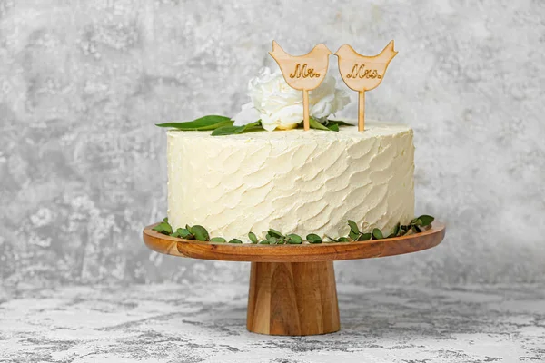 Dessertstandaard Met Mooie Bruidstaart Tafel — Stockfoto
