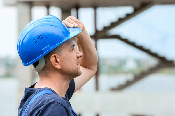 Trabalhador Sexo Masculino Com Chapéu Segurança Local Construção — Fotografia de Stock