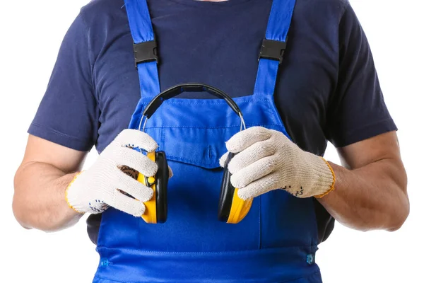 Trabalhador Masculino Com Abafadores Protetores Orelha Fundo Branco — Fotografia de Stock