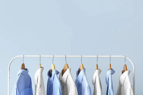 Rack Clean Shirts Grey Background — Stock Photo, Image