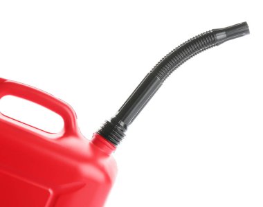 Beyaz zemin üzerinde plastik hortum olan plastik bir kutu.