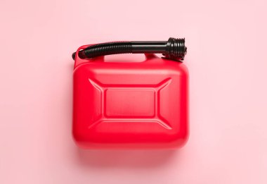 Renk arkaplanında plastik başlıklı plastik kutu